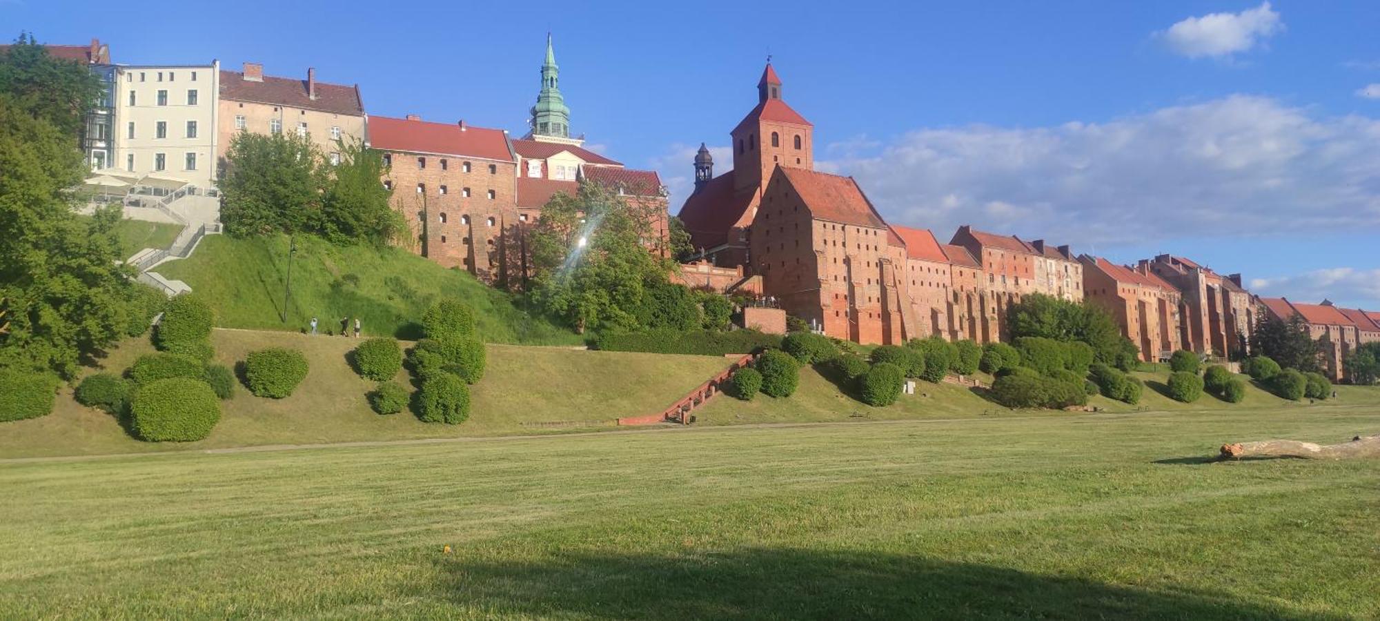 City Center Apartment 45M, 1 Bedroom And 1 Living Room With Kitchen Plus Bathroom, A Perfect Family Friendly Place Or For Home Office And A Longer Stay, A Proper Office Desk With Business Chair Provided, 100M From Market Square And Vistula River Грудзёндз Экстерьер фото
